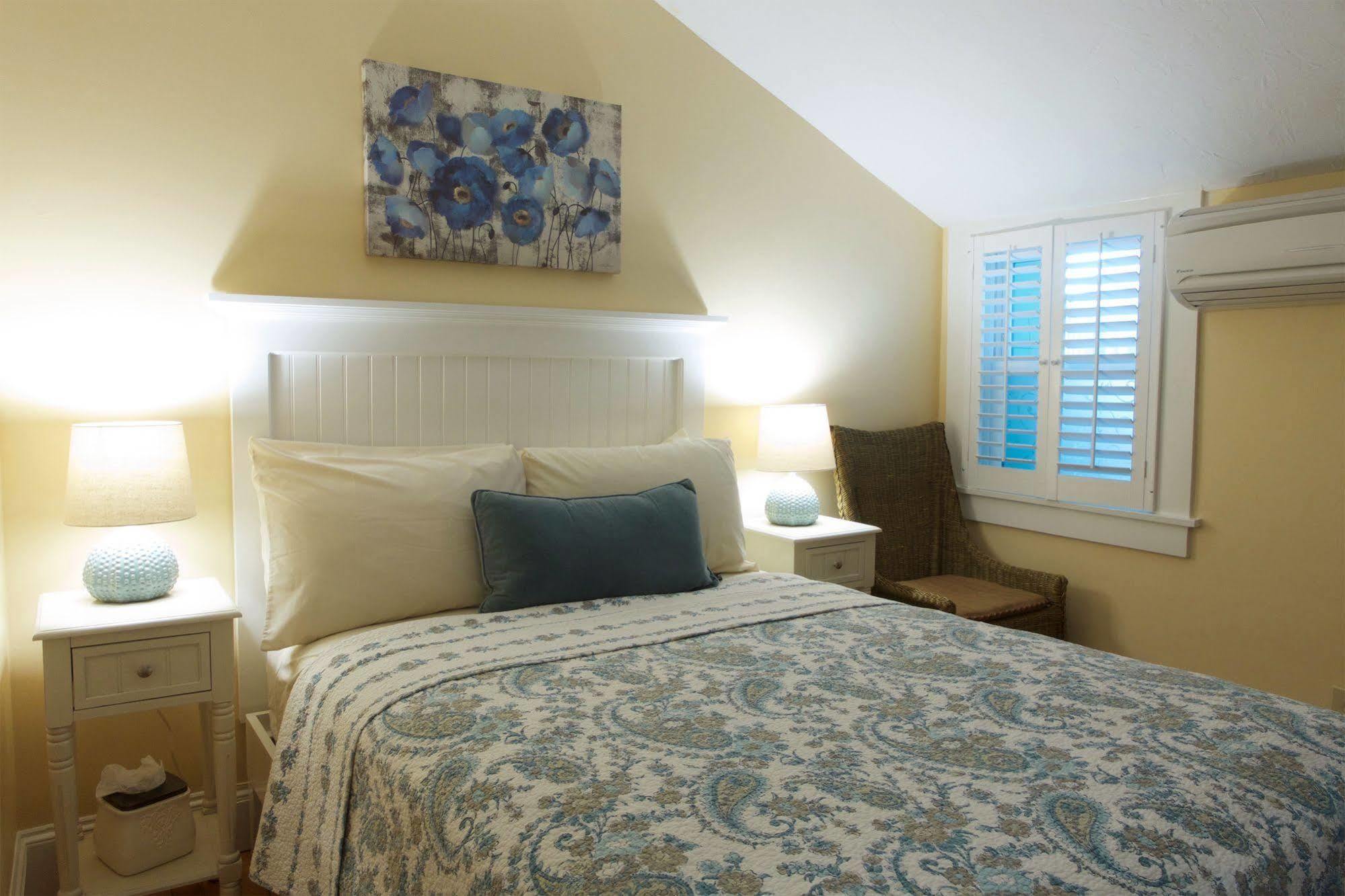 Madison Inn オーク・ブラフス エクステリア 写真