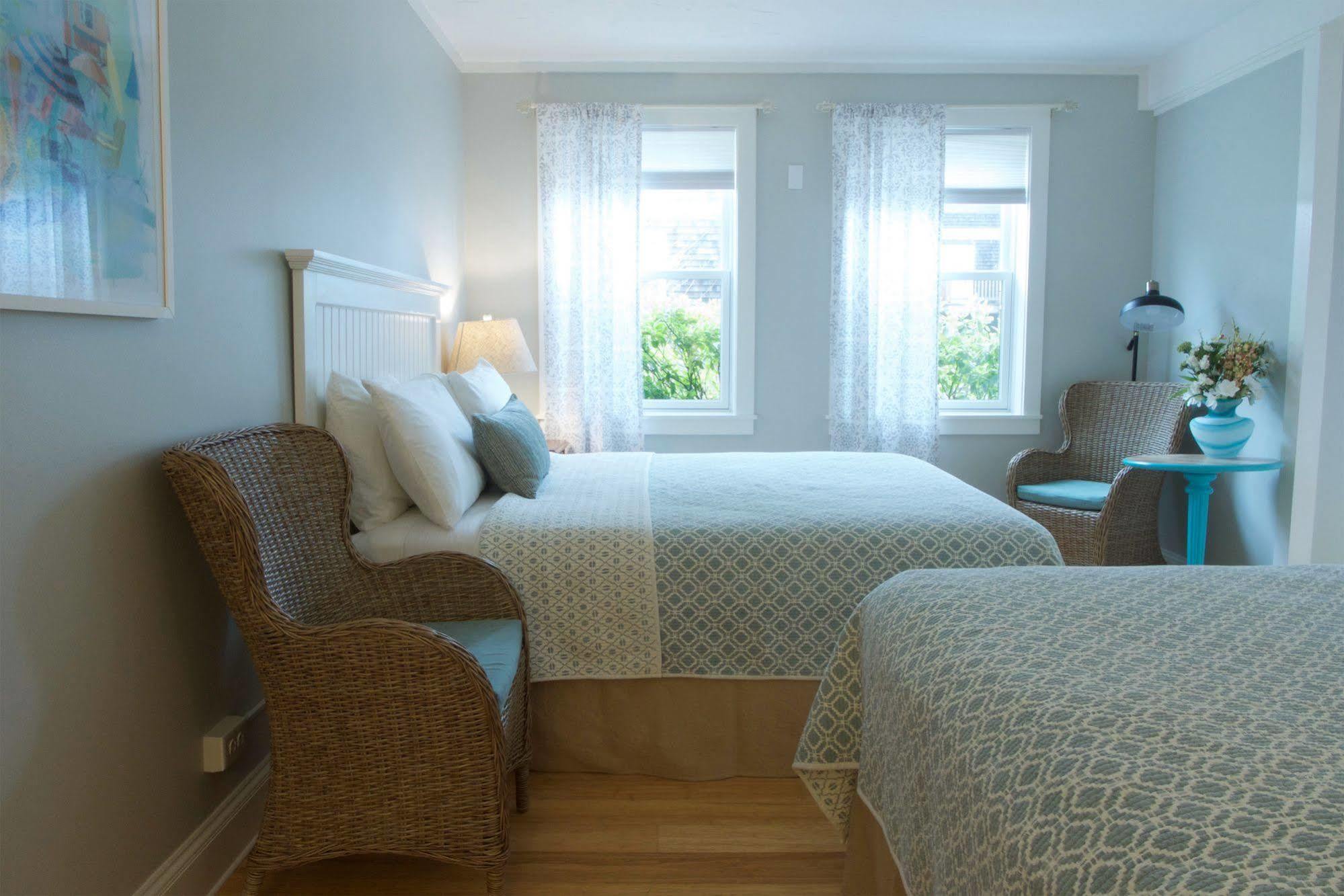 Madison Inn オーク・ブラフス エクステリア 写真