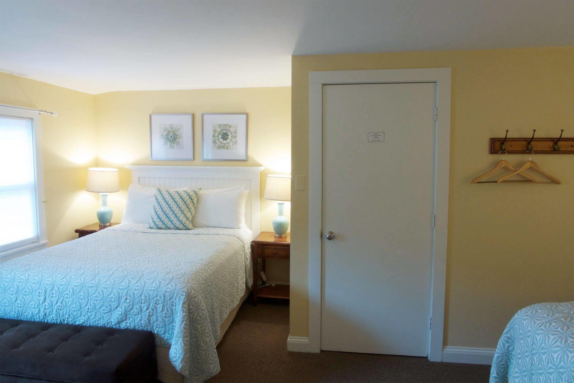 Madison Inn オーク・ブラフス エクステリア 写真